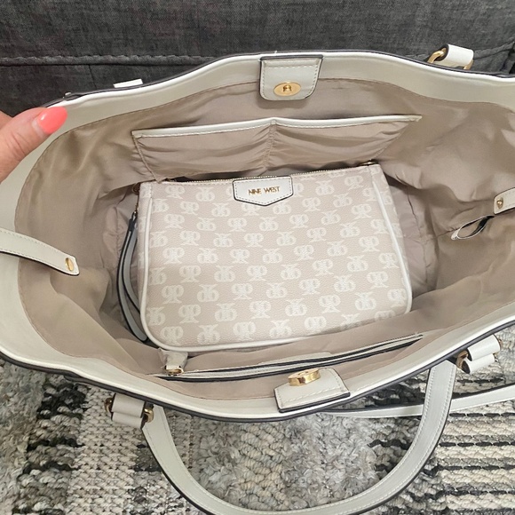 Nine West Garner Cream Logo Tote 4 in 1 bag NWT - Picture 8 of 14